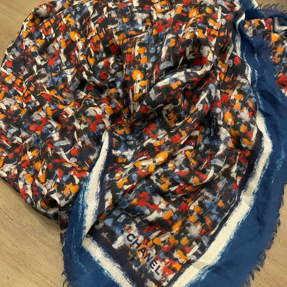 CHANEL Vibrant Tweed Scarf - Picture 2 of 3